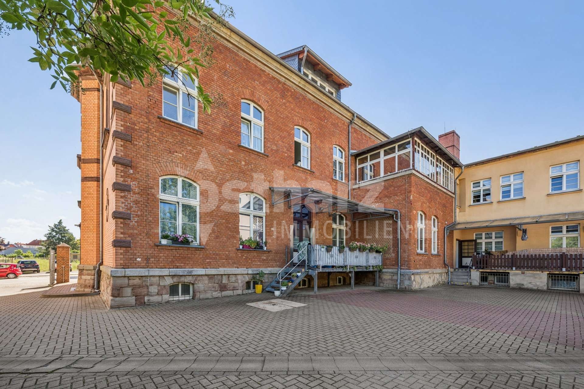 https://www.ostharz-immobilien.de/wp-content/uploads/immomakler/attachments/334d08fd4e9bbd900f5b9f1d8d652cfa/5581165-NRtynSpaVBdqt7PQ1kZJY9VS-623590-A-backbonephoto-004_WEB.jpg