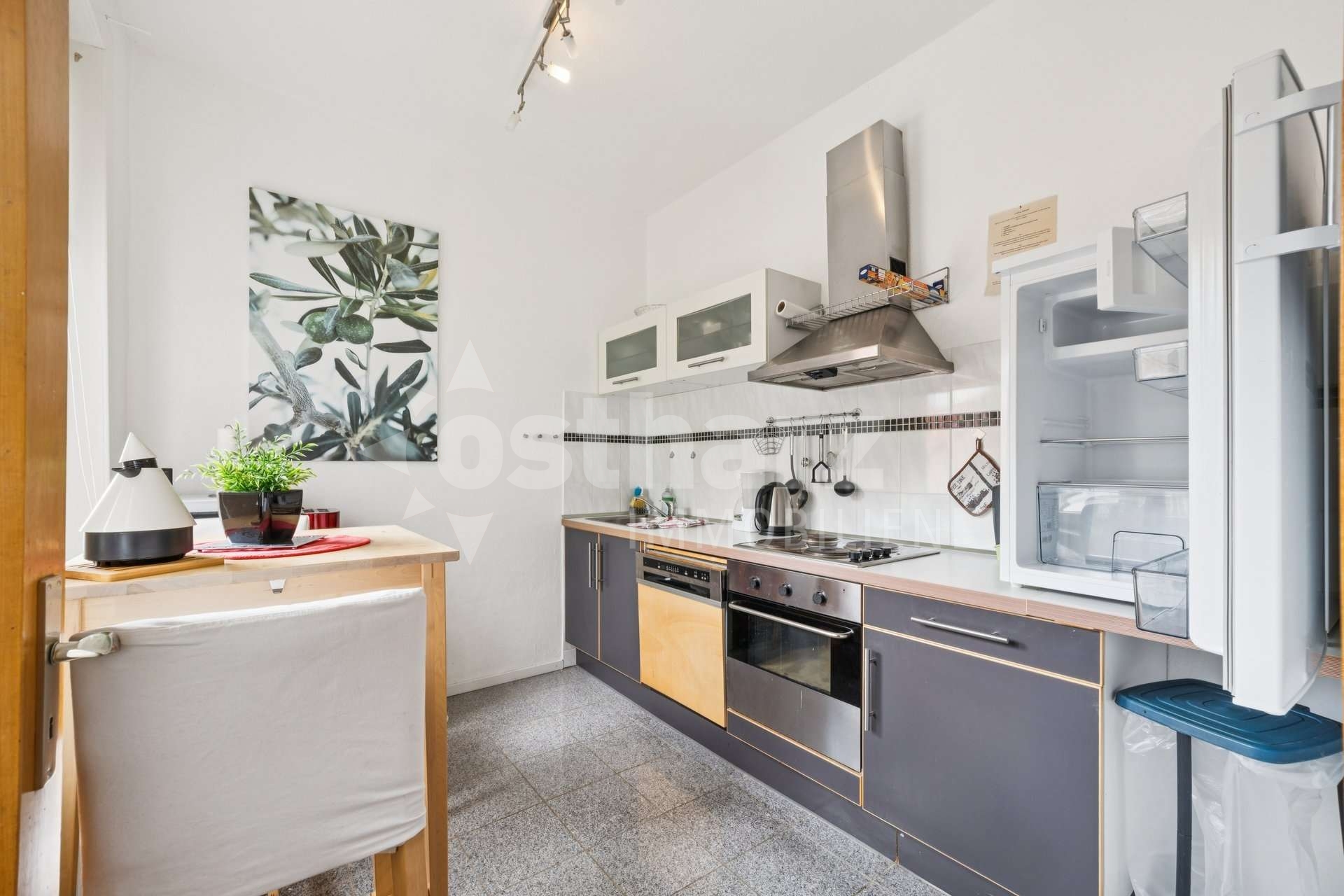 https://www.ostharz-immobilien.de/wp-content/uploads/immomakler/attachments/49d8a46c192e0d659cd7b8f599eee732/5584278-VLUrNnTsfggqzGfHfz4pqMwq-623886-A-backbonephoto-043_WEB.jpg