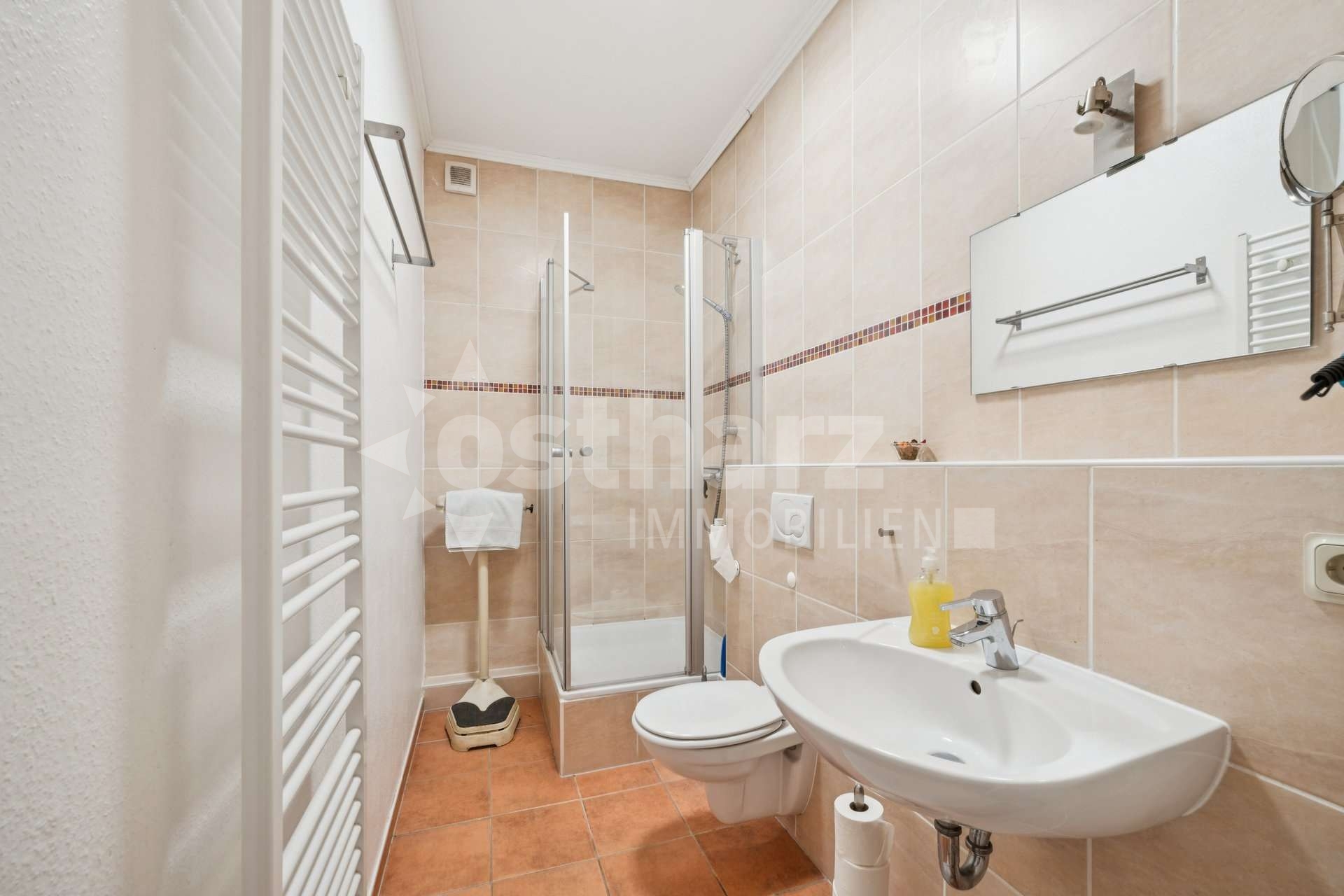 https://www.ostharz-immobilien.de/wp-content/uploads/immomakler/attachments/49d8a46c192e0d659cd7b8f599eee732/5584278-b3reDUCcN5Q7WACzSDHt2mXE-623886-A-backbonephoto-049_WEB.jpg