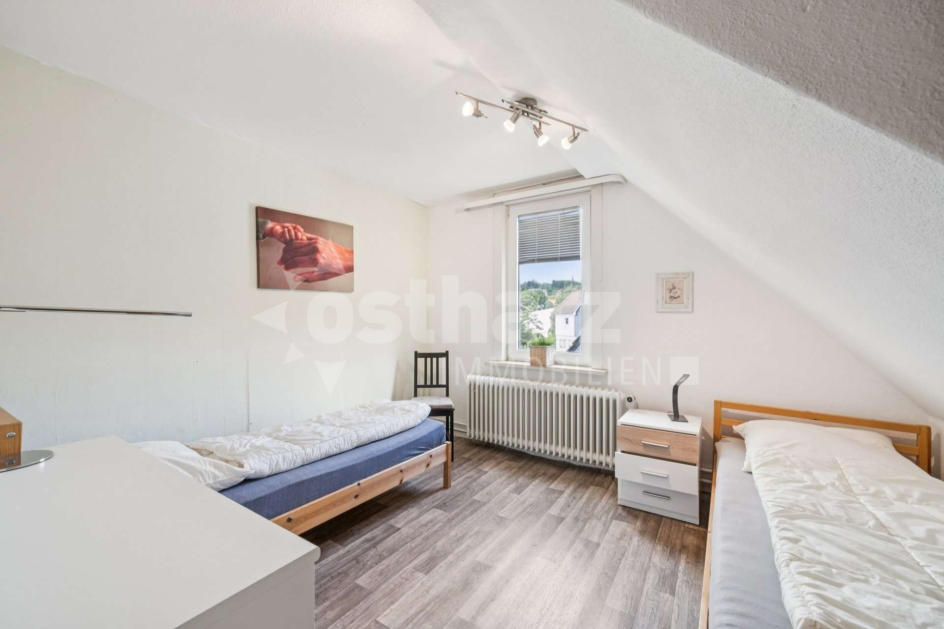 https://www.ostharz-immobilien.de/wp-content/uploads/immomakler/attachments/49d8a46c192e0d659cd7b8f599eee732/5584278-pWXADprPefnWfWea4kgCz9us-623886-A-backbonephoto-061_WEB.jpg