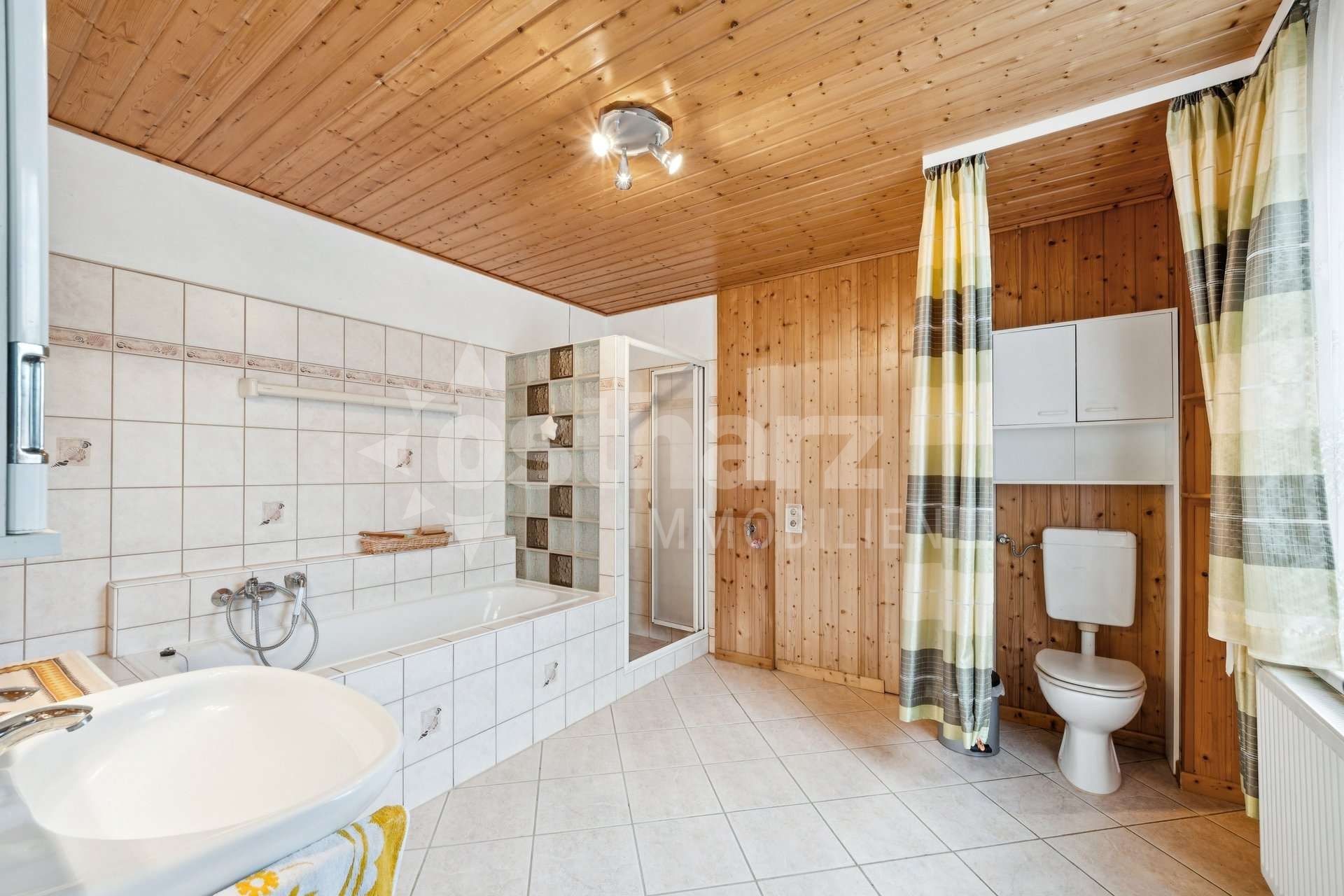 https://www.ostharz-immobilien.de/wp-content/uploads/immomakler/attachments/76f7f60f4a702d296a3f977f23a662a8/5514222-G1Vqg5iFf4Udt53jU6UdbF7N-623885-A-backbonephoto-037_WEB.jpg