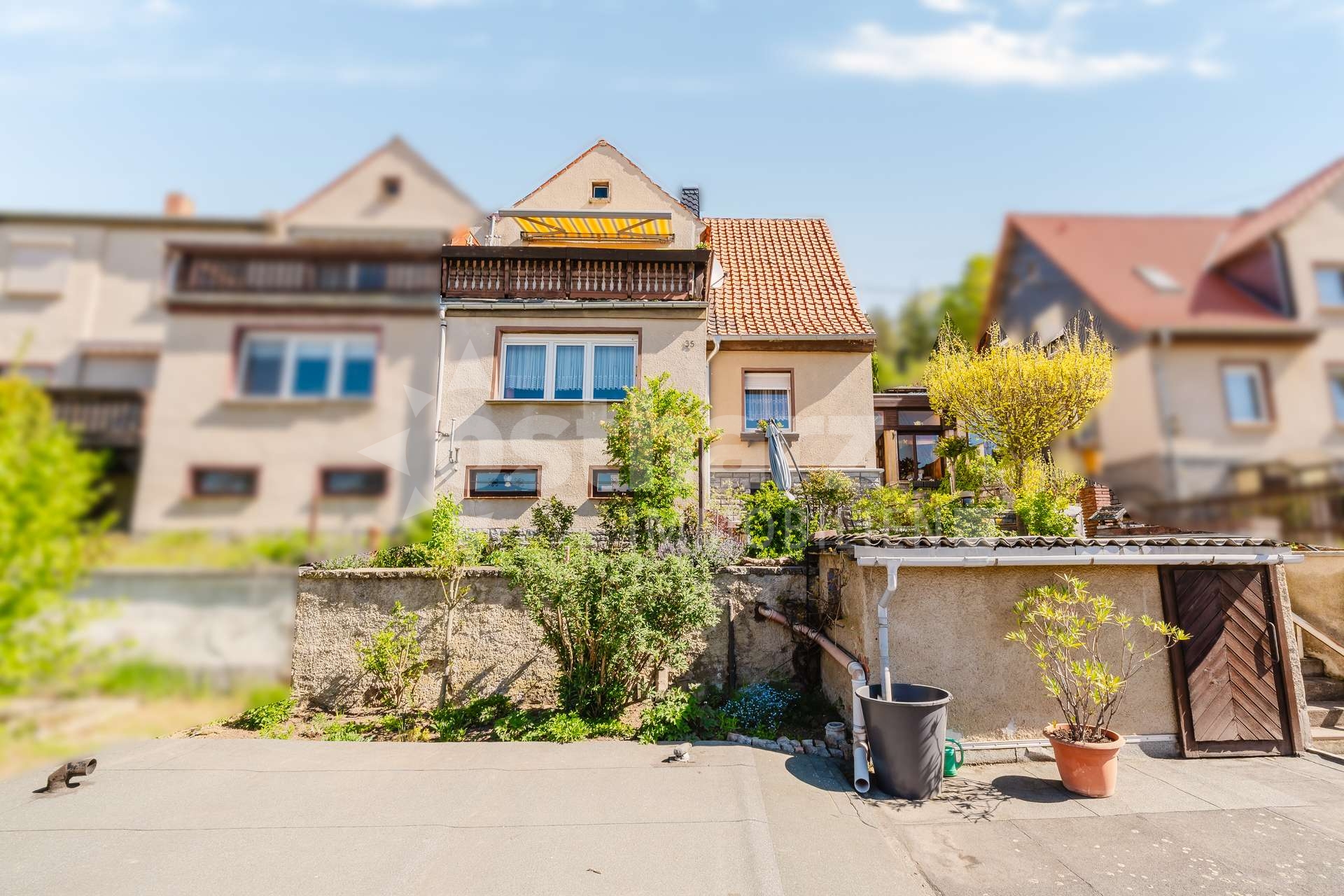 https://www.ostharz-immobilien.de/wp-content/uploads/immomakler/attachments/8b4b6f33a22e2cb3a86a9372da1df971/5389829-DapLW41LG7d42kaDSvQagXEj-Bornholzweg_Kamera_blurred-2.jpg
