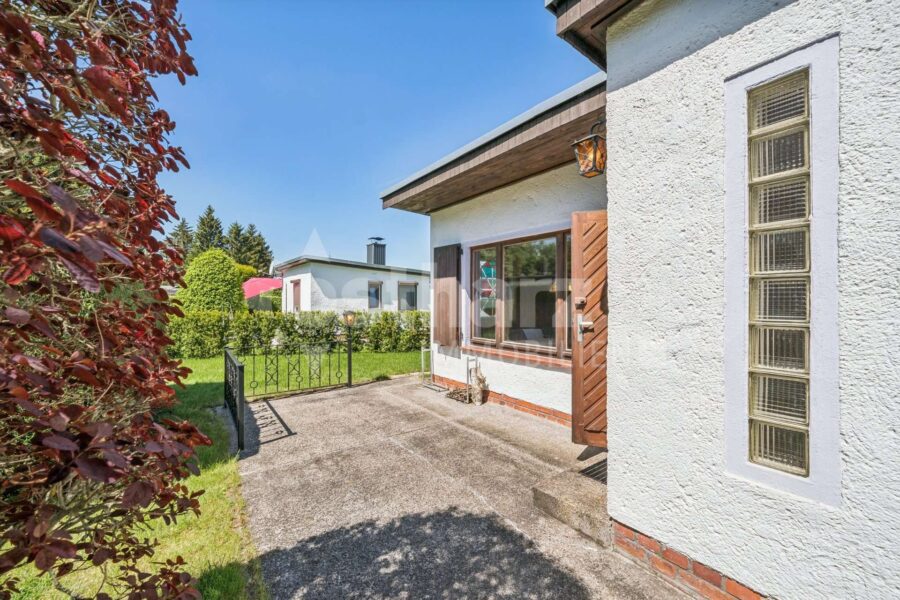 06493 Harzgerode OT Neudorf, Bungalow zum Kauf | Terrasse vor dem Haus | Ostharz Immobilien
